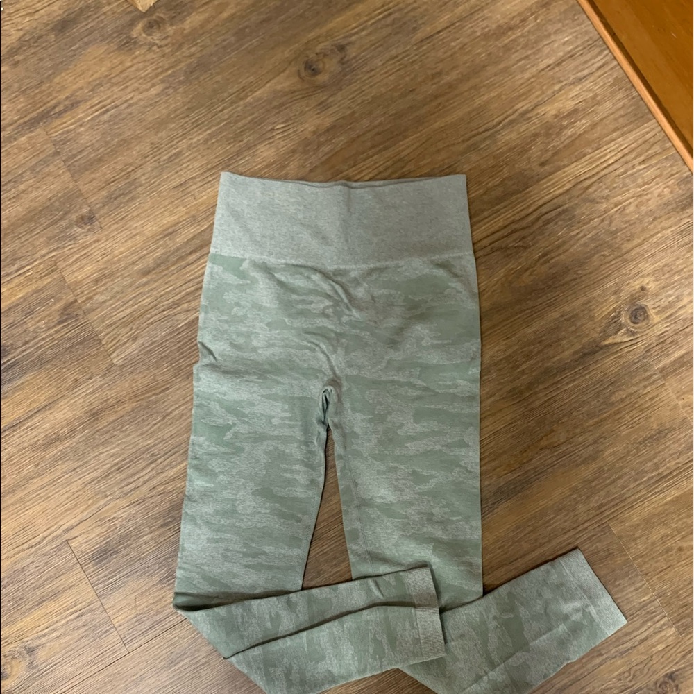 SHEIN camo leggings